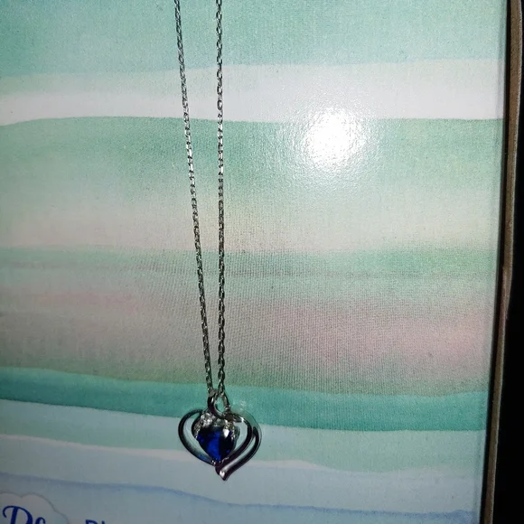 Beautiful New Heart  Necklace - Picture 3 of 3